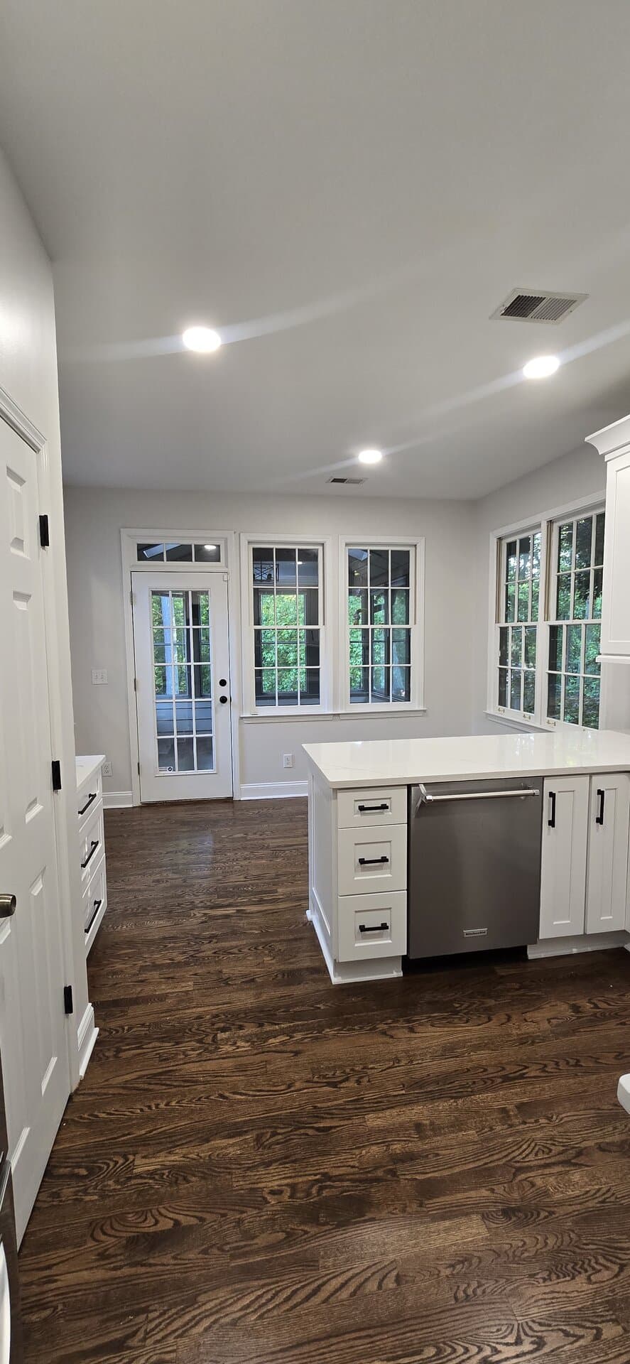Modern Kitchen & Dining